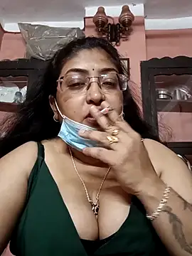 Snapshot of LAVERNIYA_ chatting on March 2025 01:01:01 PM LAVERNIYA online show from March 2025 01:01:01 PM