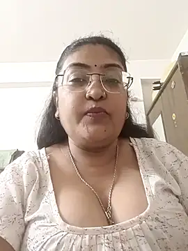 Snapshot of LAVERNIYA_ chatting on September 2025 12:37:01 PM LAVERNIYA online show from September 2025 12:37:01 PM