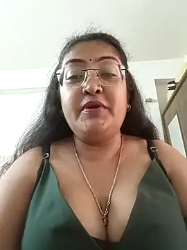 Snapshot of LAVERNIYA_ chatting on September 2025 05:51:02 AM LAVERNIYA online show from September 2025 05:51:02 AM