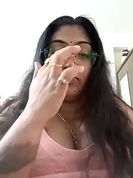 Snapshot of LAVERNIYA_ chatting on September 2025 11:10:01 AM LAVERNIYA online show from September 2025 11:10:01 AM