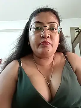 Snapshot of LAVERNIYA_ chatting on September 2025 05:07:01 AM LAVERNIYA online show from September 2025 05:07:01 AM