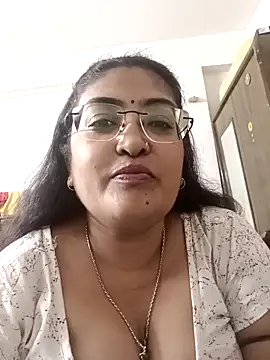 Snapshot of LAVERNIYA_ chatting on September 2025 05:14:01 PM LAVERNIYA online show from September 2025 05:14:01 PM