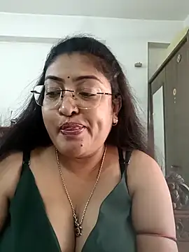 Snapshot of LAVERNIYA_ chatting on September 2025 05:44:02 AM LAVERNIYA online show from September 2025 05:44:02 AM