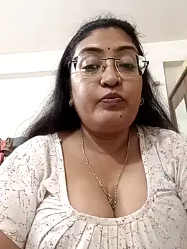 Snapshot of LAVERNIYA_ chatting on September 2025 05:06:01 PM LAVERNIYA online show from September 2025 05:06:01 PM