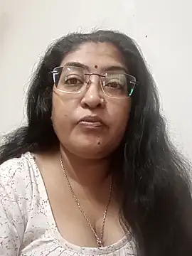 Snapshot of LAVERNIYA_ chatting on October 2025 06:35:02 AM LAVERNIYA online show from October 2025 06:35:02 AM