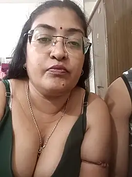 Snapshot of LAVERNIYA_ chatting on October 2025 06:41:01 PM LAVERNIYA online show from October 2025 06:41:01 PM