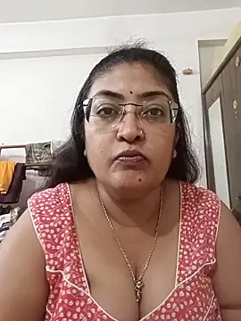 Snapshot of LAVERNIYA_ chatting on October 2025 06:37:01 AM LAVERNIYA online show from October 2025 06:37:01 AM