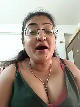 Snapshot of LAVERNIYA_ chatting on November 2025 05:53:01 AM LAVERNIYA online show from November 2025 05:53:01 AM