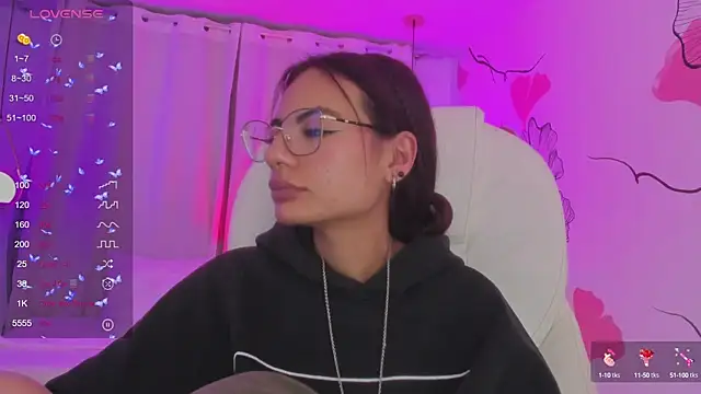 Snapshot of sophiecherry_ chatting on December 2024 12:20:01 AM sophiecherry online show from December 2024 12:20:01 AM