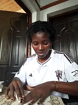 TrishaKalid online show from October 2025 01:01:02 PM