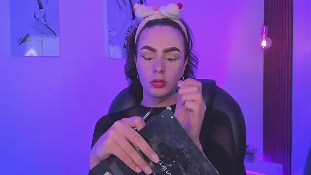 miah connor online show from November 2025 07:40:02 PM