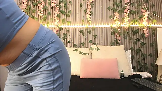 miah connor online show from March 2026 07:30:02 PM