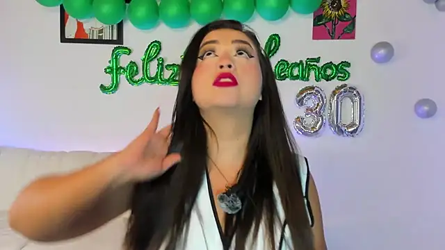 Snapshot of LiahDiaz chatting on November 2025 08:52:02 PM LiahDiaz online show from November 2025 08:52:02 PM