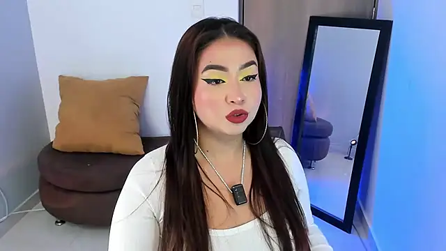 Snapshot of LiahDiaz chatting on April 2026 04:13:02 PM LiahDiaz online show from April 2026 04:13:02 PM