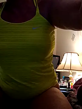 Snapshot of greeneyedamatuers chatting on February 2025 05:53:02 AM greeneyedamatuers online show from February 2025 05:53:02 AM