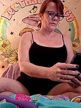 Snapshot of greeneyedamatuers chatting on February 2025 04:37:01 PM greeneyedamatuers online show from February 2025 04:37:01 PM