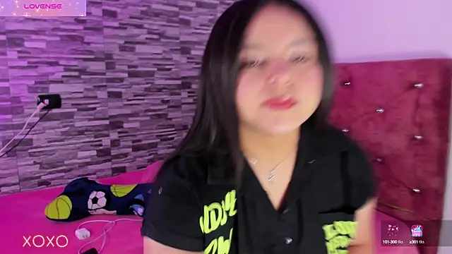 Snapshot of skyhotgirll chatting on January 2025 09:45:01 PM skyhotgirll online show from January 2025 09:45:01 PM