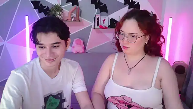 Snapshot of AndrewAnndCherry chatting on October 2025 12:32:01 AM AndrewAnndCherry online show from October 2025 12:32:01 AM