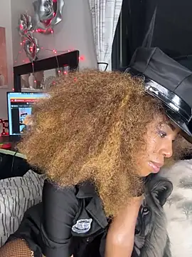 Snapshot of Dime-__ chatting on October 2025 01:33:02 AM Dime- online show from October 2025 01:33:02 AM