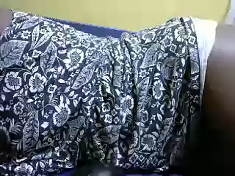 Snapshot of pretty_prickle chatting on December 2024 09:06:01 PM pretty prickle online show from December 2024 09:06:01 PM