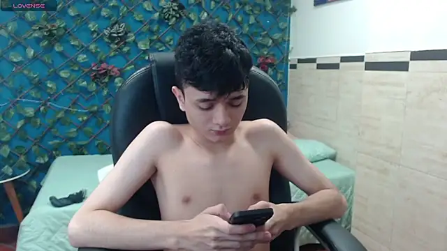 Waturox online show from February 2025 10:07:02 PM