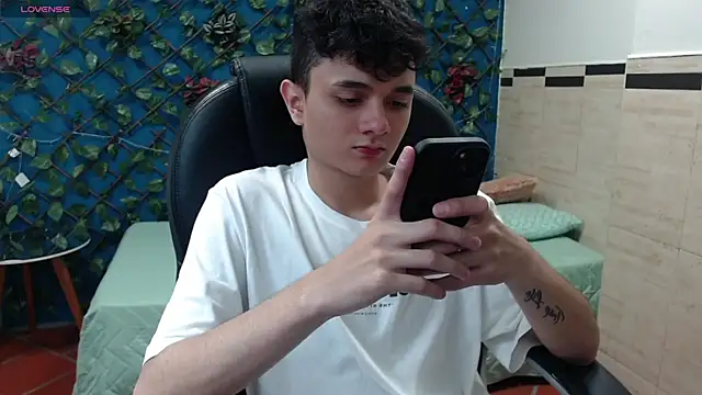 Waturox online show from February 2025 07:31:02 PM