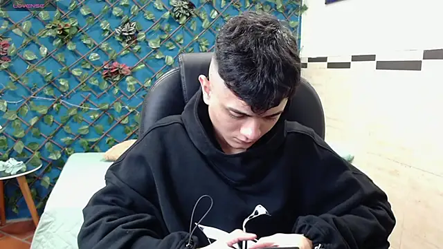 Waturox online show from February 2025 07:06:01 PM