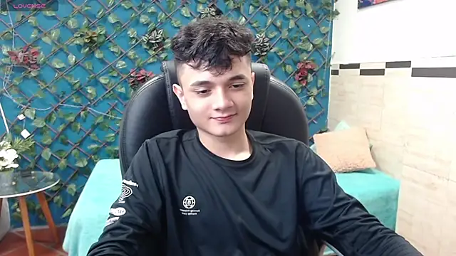 Waturox online show from March 2025 07:01:02 PM