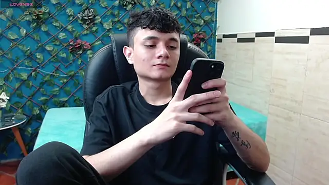 Waturox online show from March 2025 07:09:01 PM