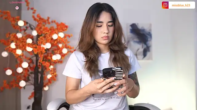 Snapshot of VictoriaHiill chatting on October 2025 05:24:02 PM VictoriaHiill online show from October 2025 05:24:02 PM