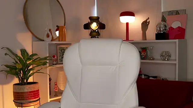 nahiapaws online show from October 2025 09:34:01 PM