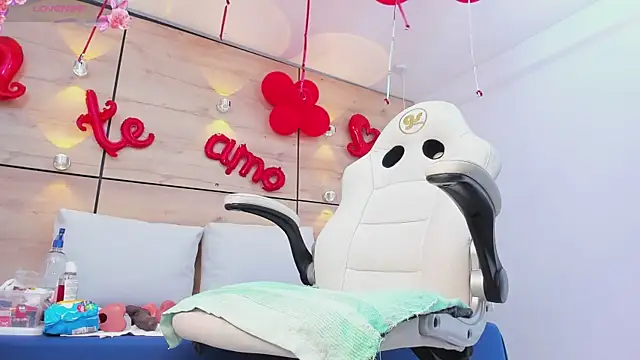 martina touss online show from February 2025 06:27:02 PM