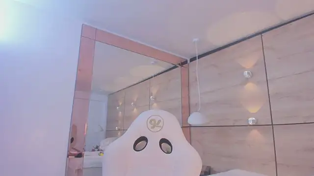 martina touss online show from December 2025 12:34:02 PM