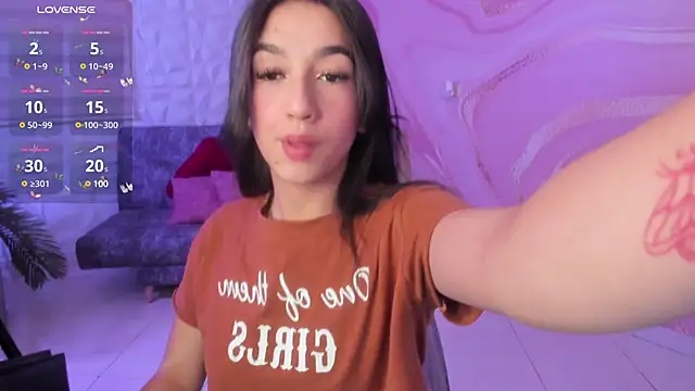 Snapshot of SaraaMills chatting on January 2025 07:38:02 PM SaraaMills online show from January 2025 07:38:02 PM