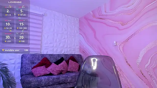 Snapshot of SaraaMills chatting on January 2025 01:48:01 AM SaraaMills online show from January 2025 01:48:01 AM