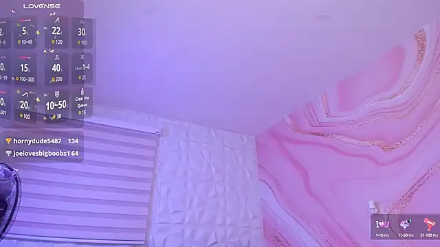 Snapshot of SaraaMills chatting on January 2025 11:02:02 PM SaraaMills online show from January 2025 11:02:02 PM