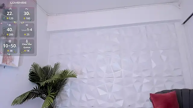 Snapshot of SaraaMills chatting on January 2025 10:12:02 PM SaraaMills online show from January 2025 10:12:02 PM