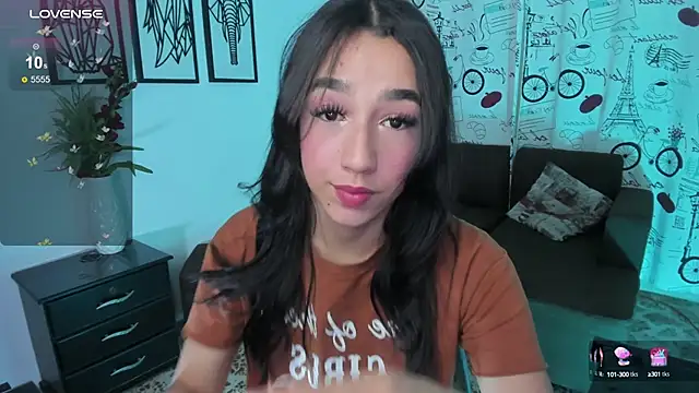 Snapshot of SaraaMills chatting on January 2025 07:32:01 PM SaraaMills online show from January 2025 07:32:01 PM