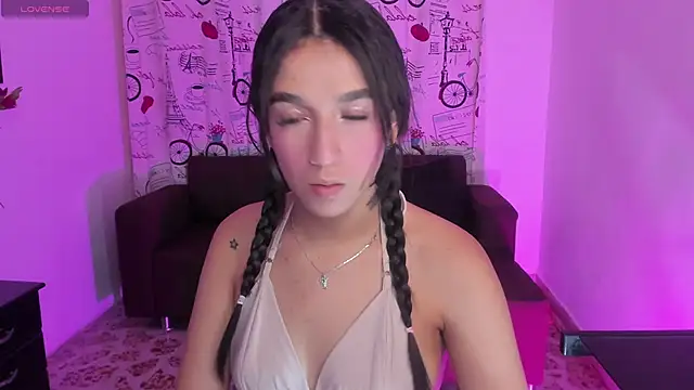 Snapshot of SaraaMills chatting on March 2025 07:59:02 PM SaraaMills online show from March 2025 07:59:02 PM