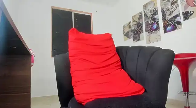 Snapshot of naomiwildburn chatting on January 2025 10:00:01 AM naomiwildburn online show from January 2025 10:00:01 AM