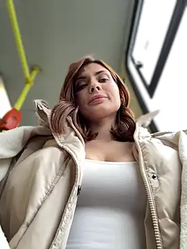 Snapshot of Accole chatting on February 2025 07:03:01 AM Accole online show from February 2025 07:03:01 AM