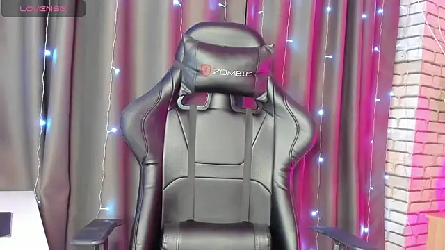 Snapshot of Stacey_Brown chatting on December 2024 02:49:01 PM Stacey Brown online show from December 2024 02:49:01 PM