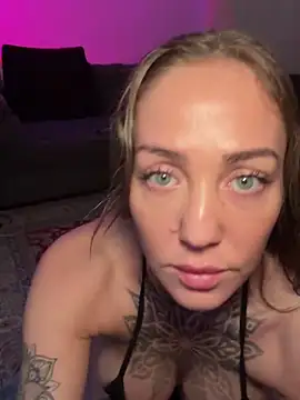 Snapshot of ElenaHaze chatting on February 2025 02:37:01 PM ElenaHaze online show from February 2025 02:37:01 PM
