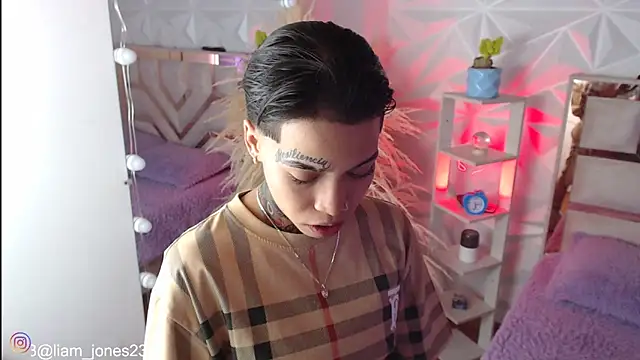 Jonesliam23 online show from October 2025 07:55:01 PM