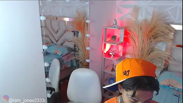 Jonesliam23 online show from October 2025 07:03:02 PM