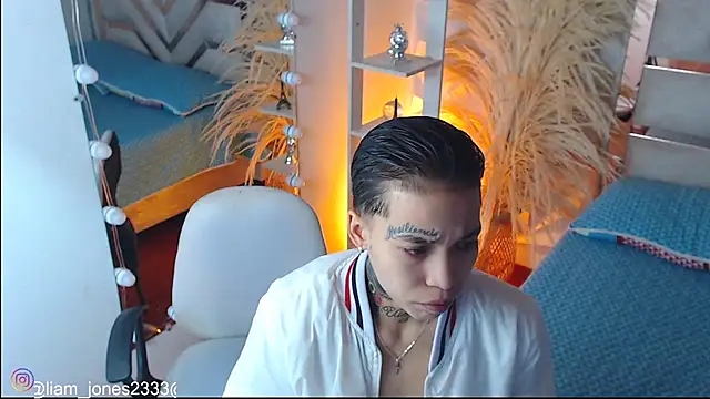 Jonesliam23 online show from November 2025 07:23:02 PM