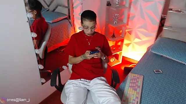 Jonesliam23 online show from April 2026 08:11:02 PM