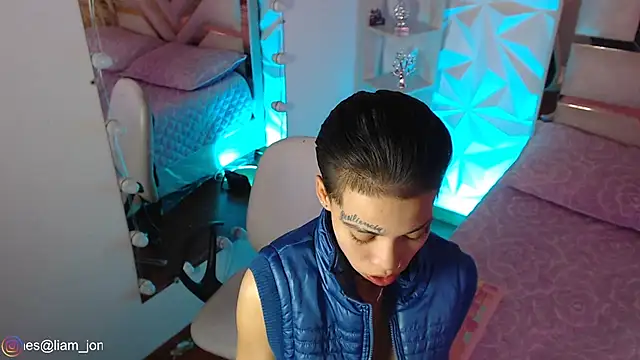 Jonesliam23 online show from May 2026 08:13:02 PM