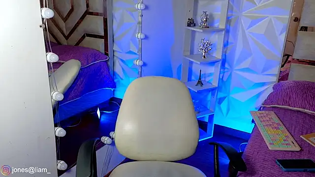 Jonesliam23 online show from May 2026 08:07:02 PM