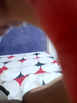 Snapshot of isaReyes chatting on October 2025 01:57:02 PM isaReyes online show from October 2025 01:57:02 PM